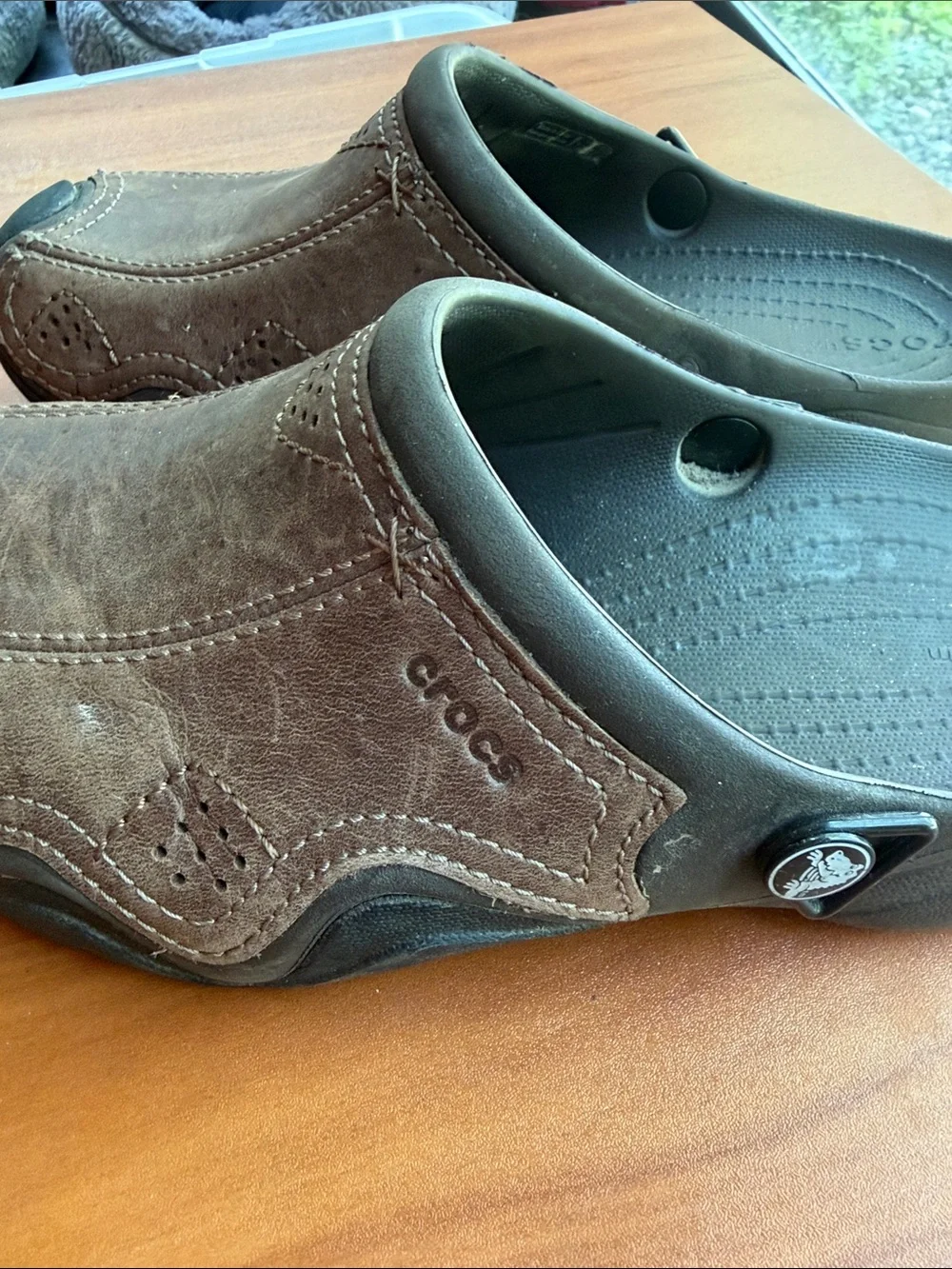 805 10/$50 🏄🏻‍♀️ Crocs Men’s Brown Slip-On Clog